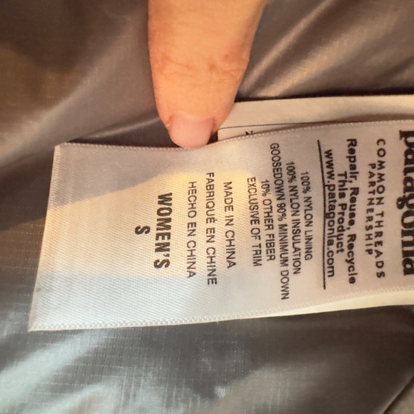 PATAGONIA Women's Black Down Hooded Coat/Jacket, "Fitz Roy" Style, LIKE NEW - Picture 5 of 7